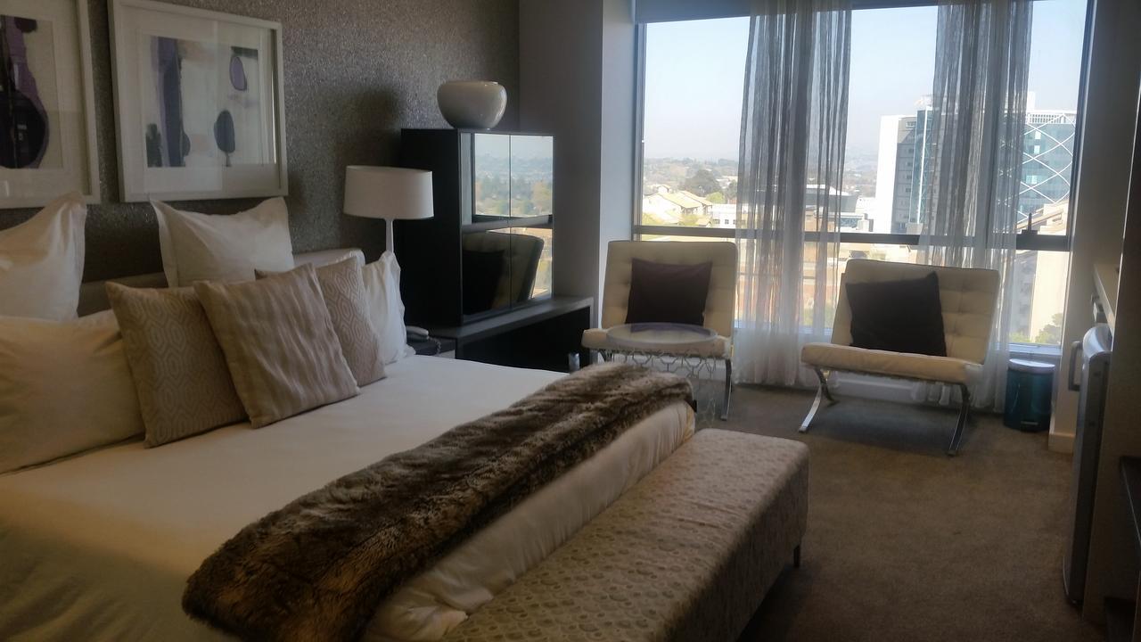 615 Sandton Skye Йоханнесбург Экстерьер фото